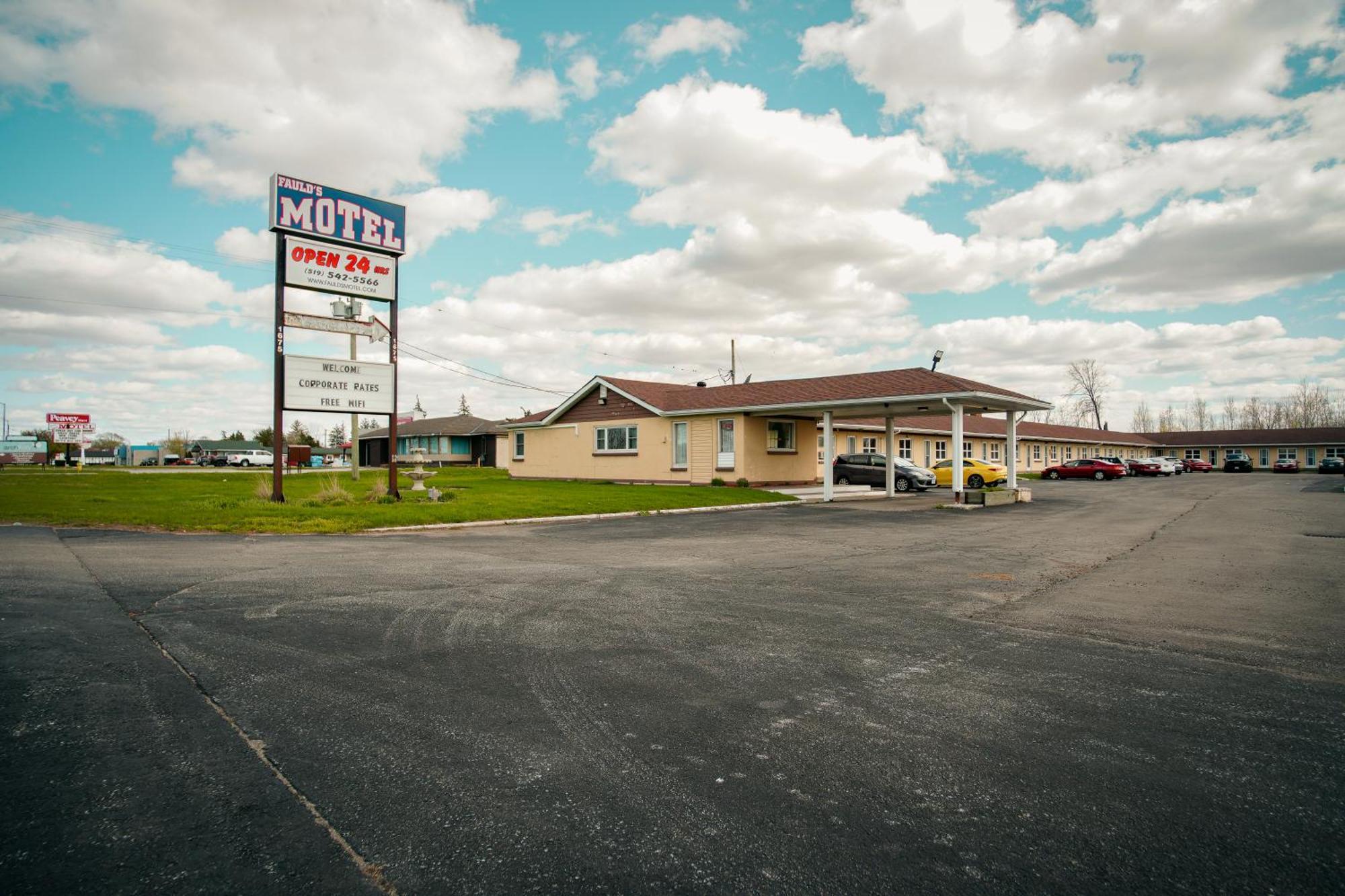 Faulds Motel Sarnia Kültér fotó